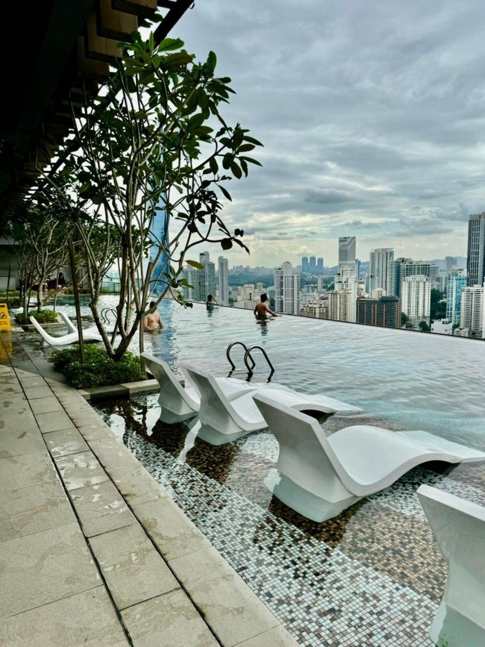 Luxury Suites At Axon Residence Куала Лумпур Екстериор снимка